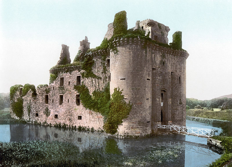 800px-CaerlaverockCastle1900